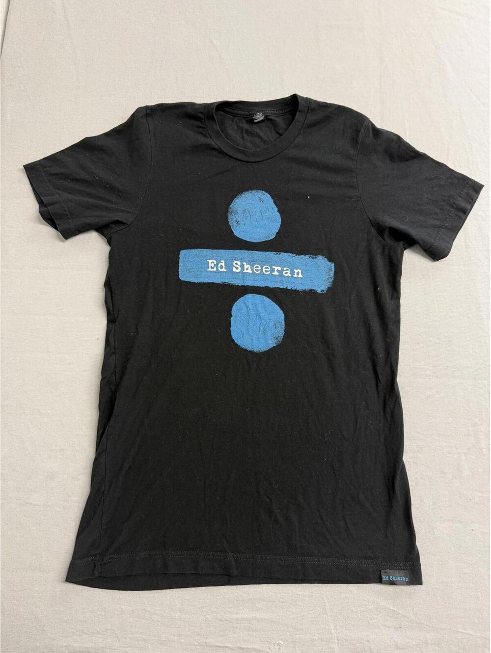 Ed Sheeran Divide Tour T-shirt 2017 Tour Dates on Back - M